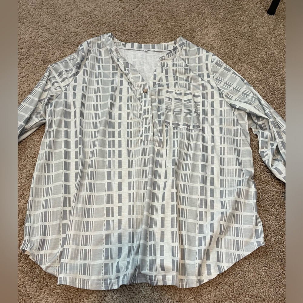 ✨ 4/$20 ✨ Oversized plaid shirt